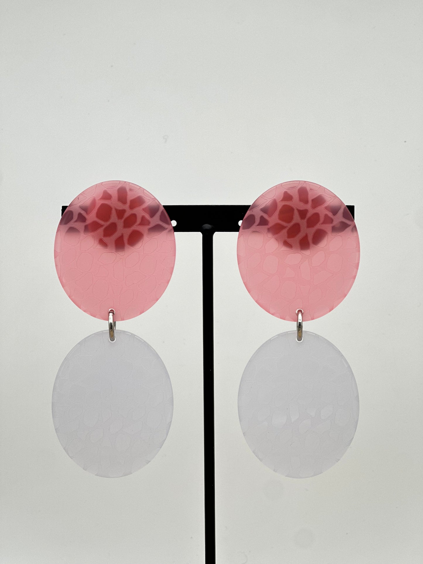 Boucles d’oreilles GIRAFE roses et blanches - Francine BRAMLI