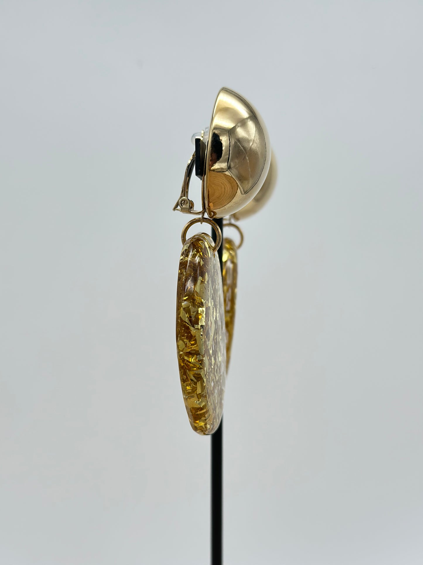 Boucles d’oreilles plaque ronde transparente avec feuille d’or - Francine BRAMLI