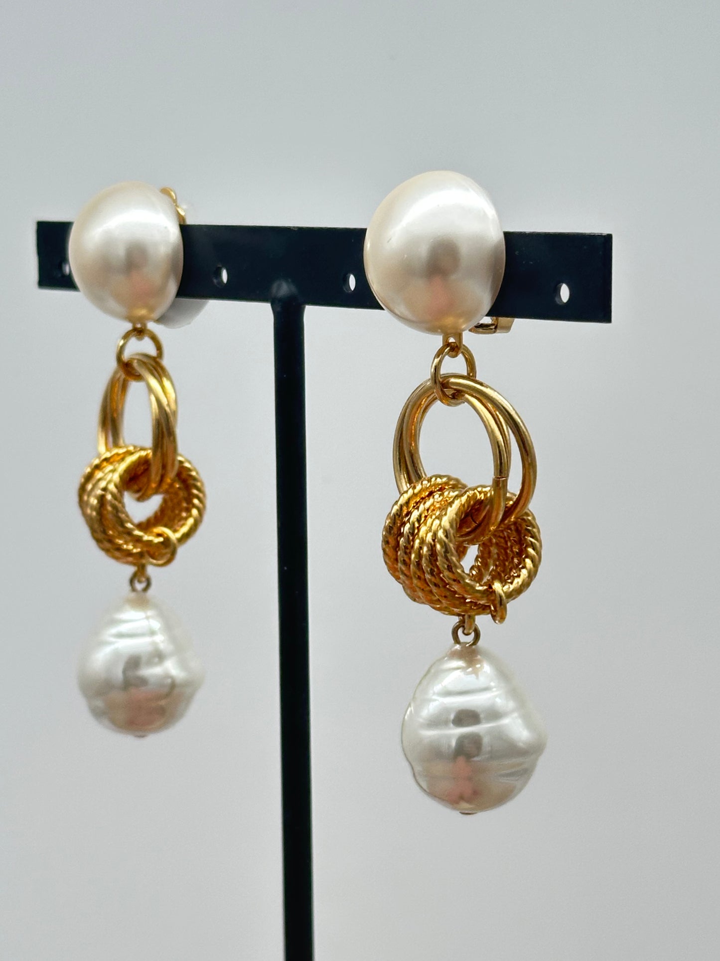 BOUCLES D'OREILLES PERLES MAJORQUE IMITATION  - Francine BRAMLI