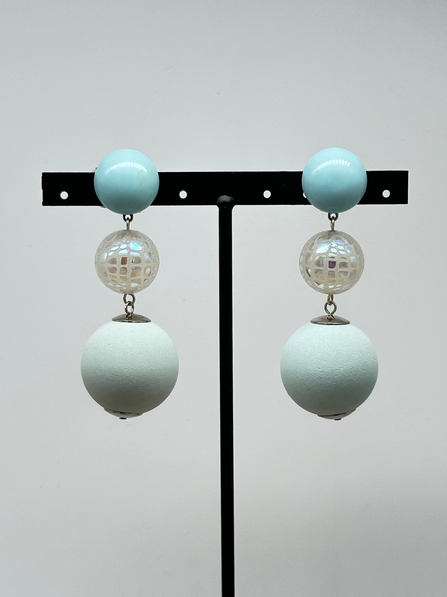 BOUCLES D’OREILLES PERLES FANTAISIES RÉSINE - Francine BRAMLI