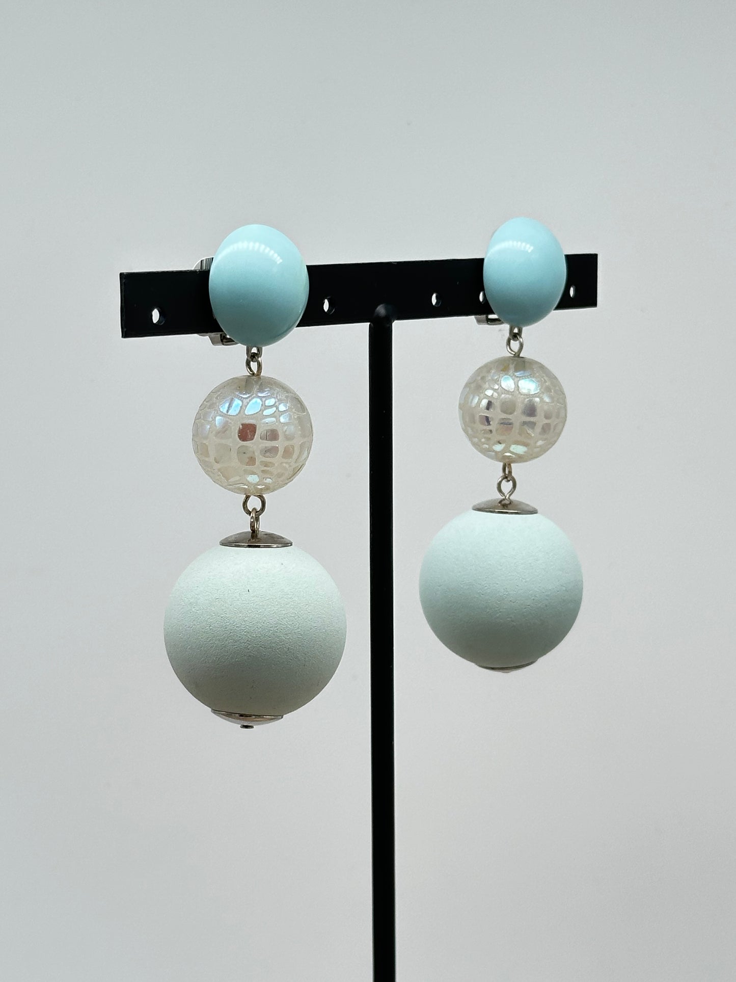 BOUCLES D’OREILLES PERLES FANTAISIES RÉSINE - Francine BRAMLI