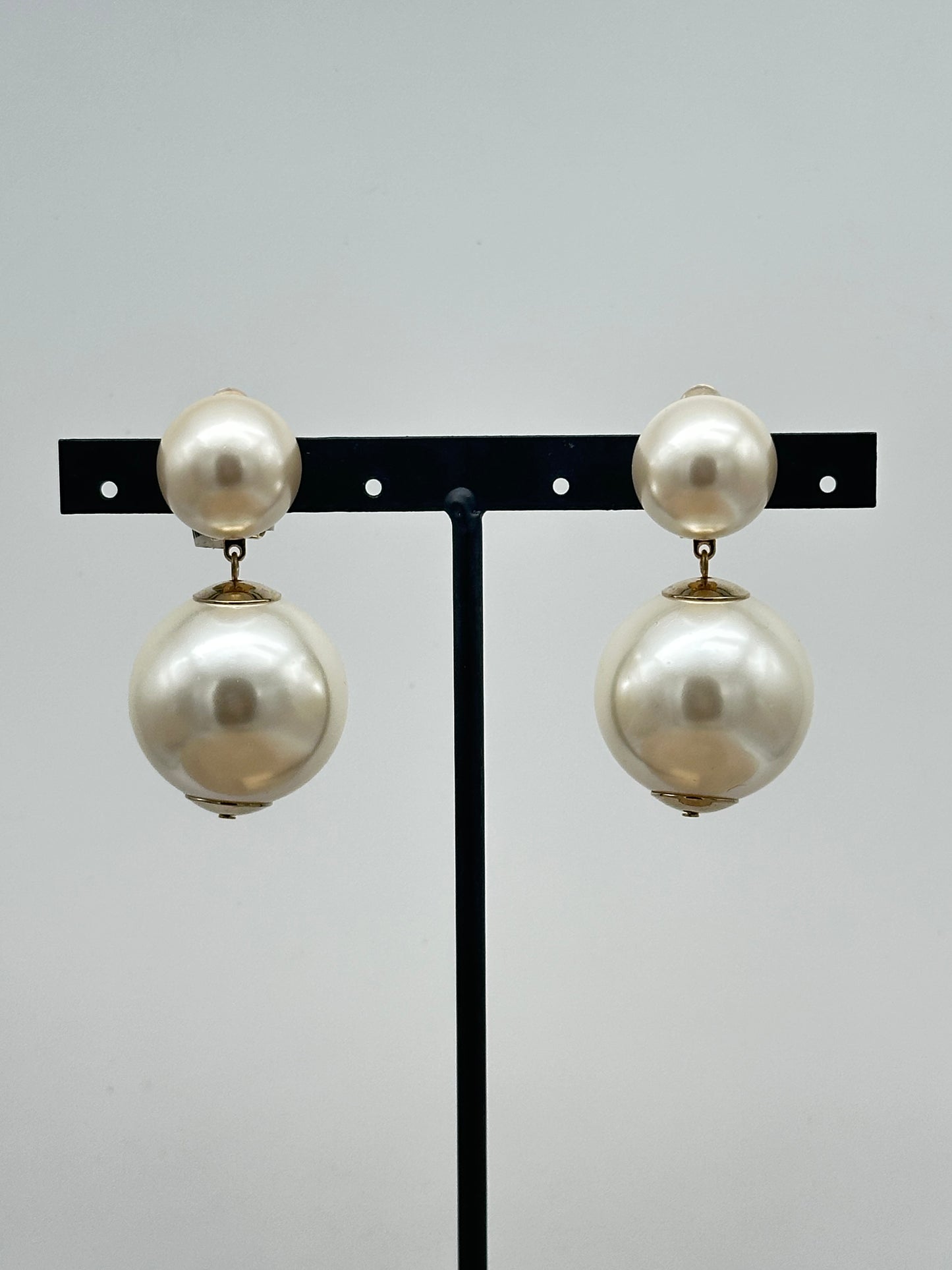 BOUCLES D’OREILLES PERLES D’IMITATION- Francine BRAMLI