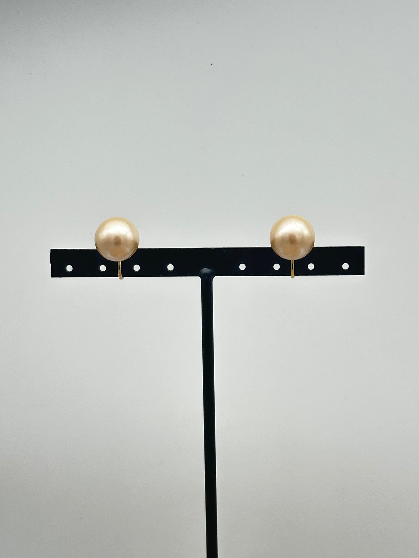 BOUCLES D’OREILLES PERLES D’IMITATION - Francine BRAMLI