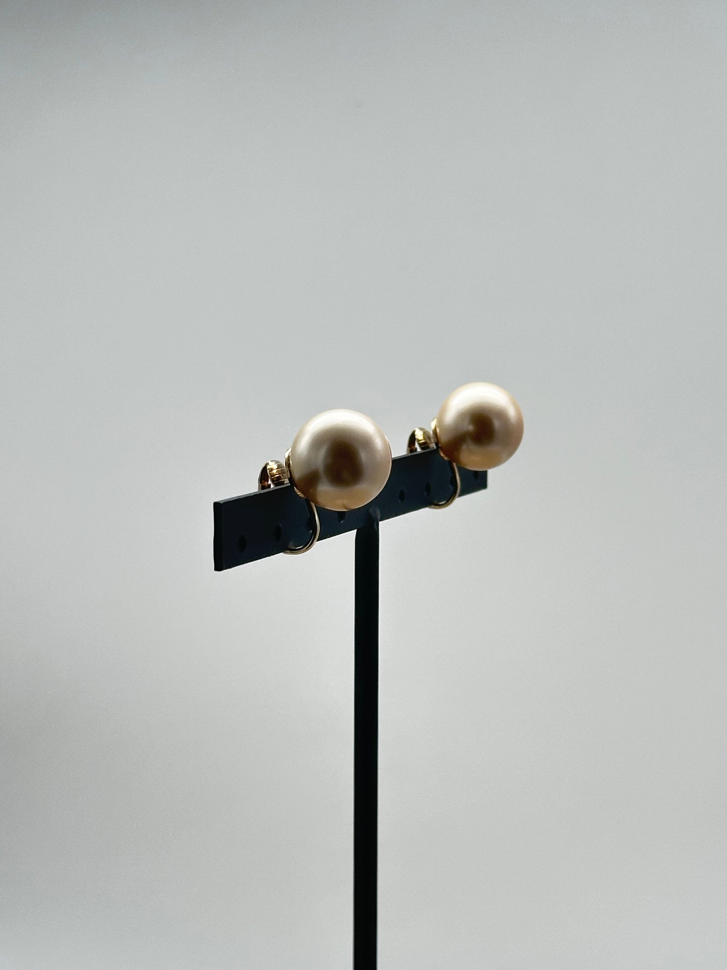 BOUCLES D’OREILLES PERLES D’IMITATION - Francine BRAMLI