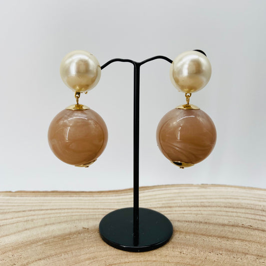 BOUCLES D'OREILLES grosses perles beiges- Francine BRAMLI