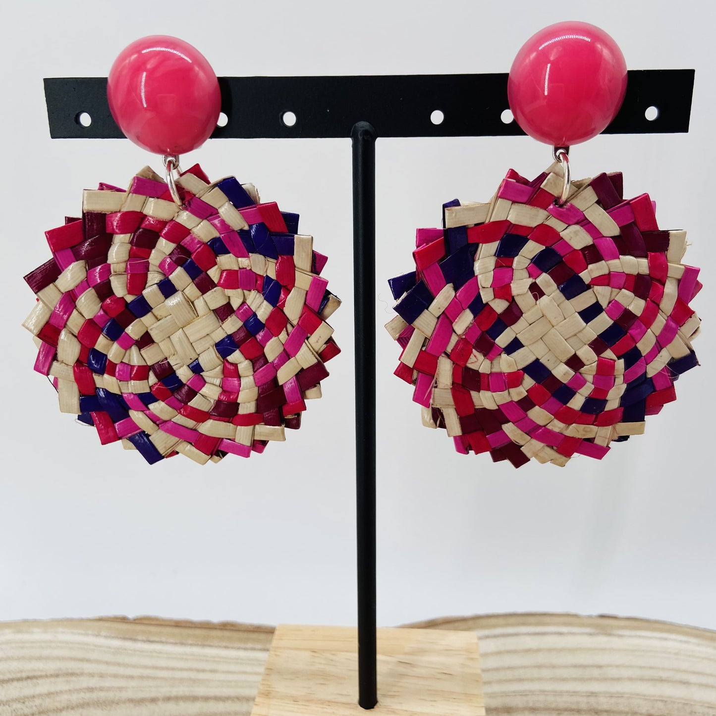 BOUCLES D'OREILLES Raphia tressé roses et violettes - Francine BRAMLI