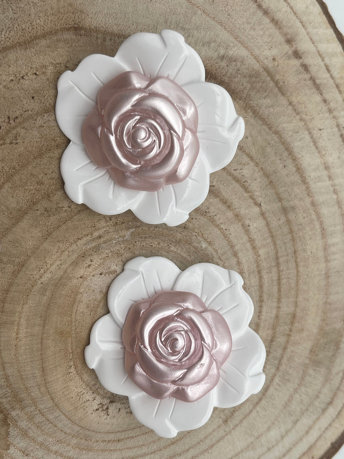 Cabochon Camélia; Francine BRAMLI