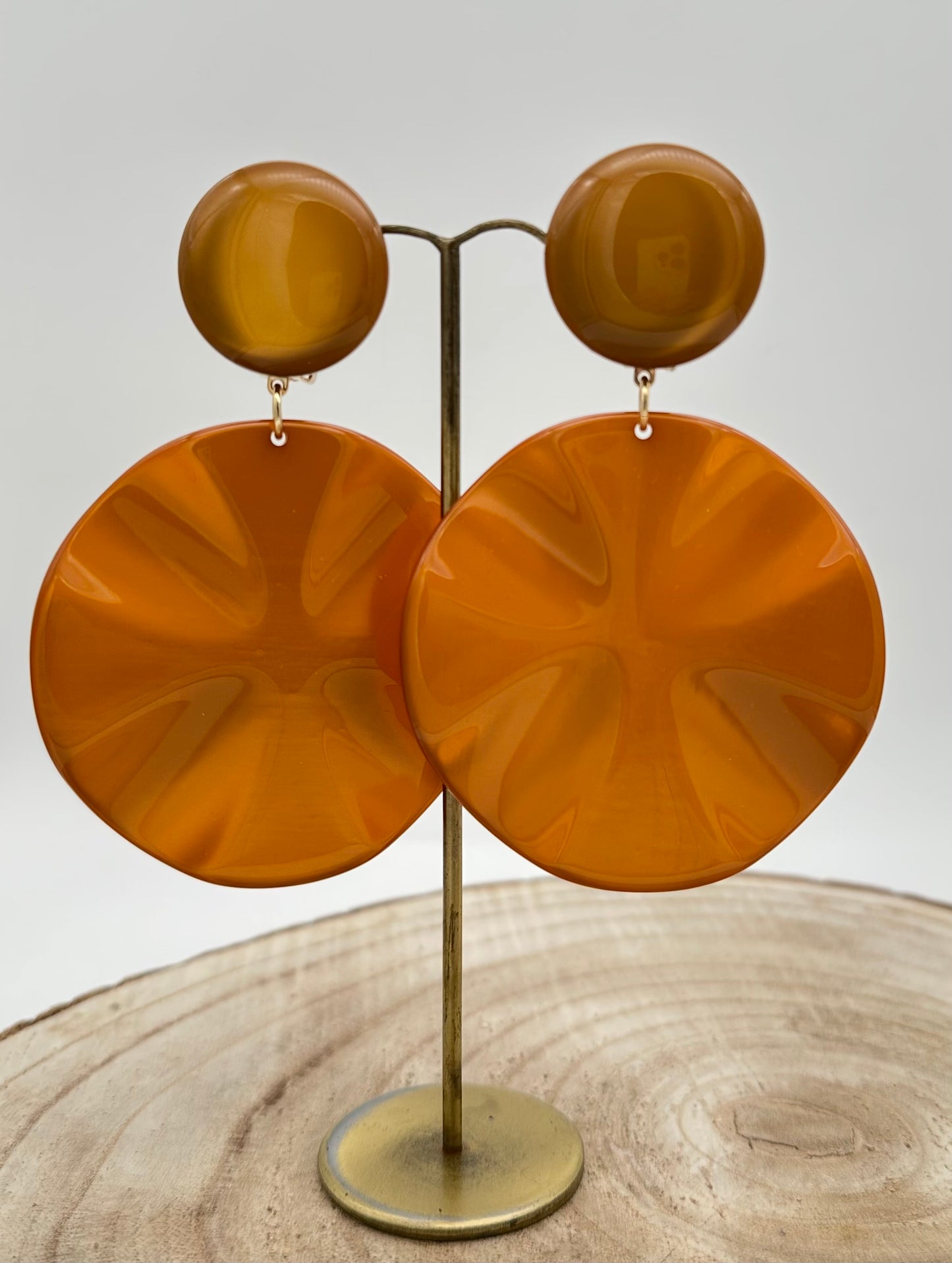 Boucles d'oreilles Vénus M en résine végétale; Francine BRAMLI
