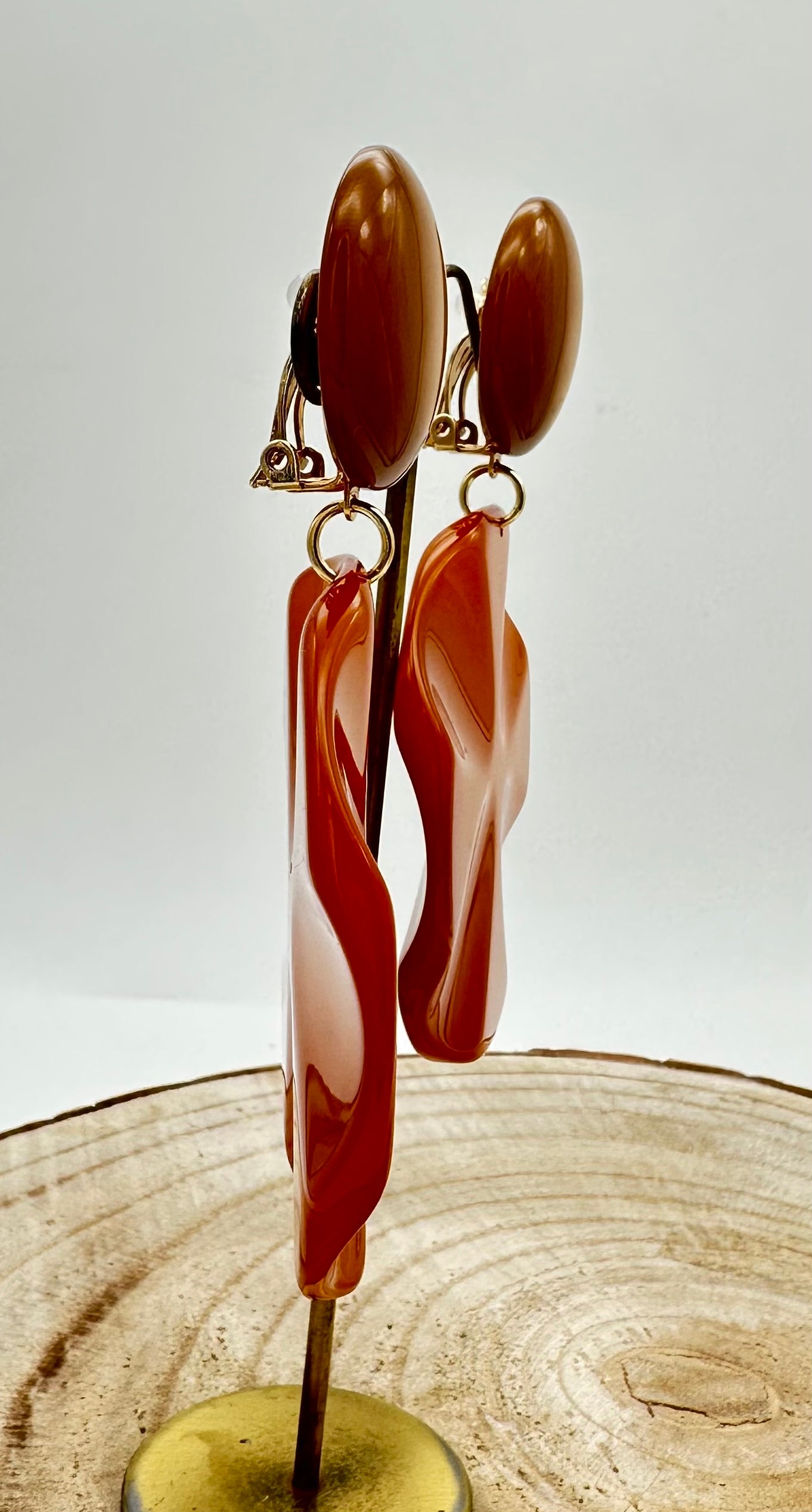 Boucles d'oreilles Vénus M en résine végétale; Francine BRAMLI