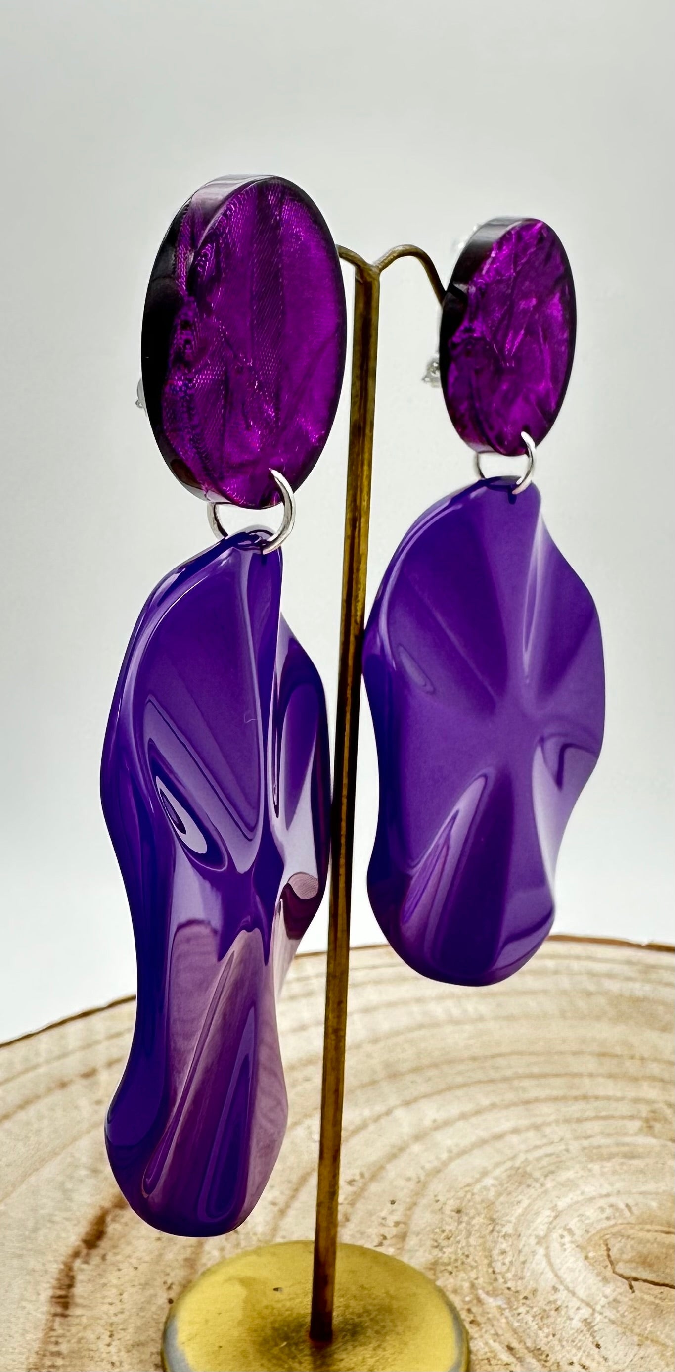 Boucles d'oreilles Vénus M en résine végétale; Francine BRAMLI