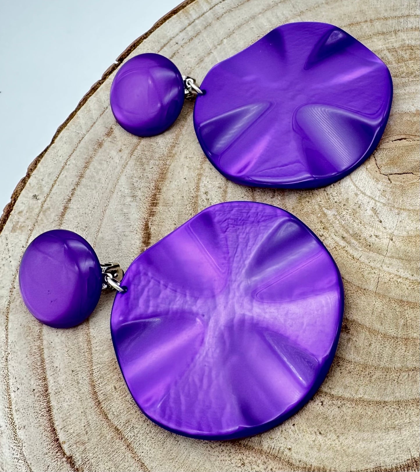 Boucles d'oreilles Vénus M en résine végétale; Francine BRAMLI