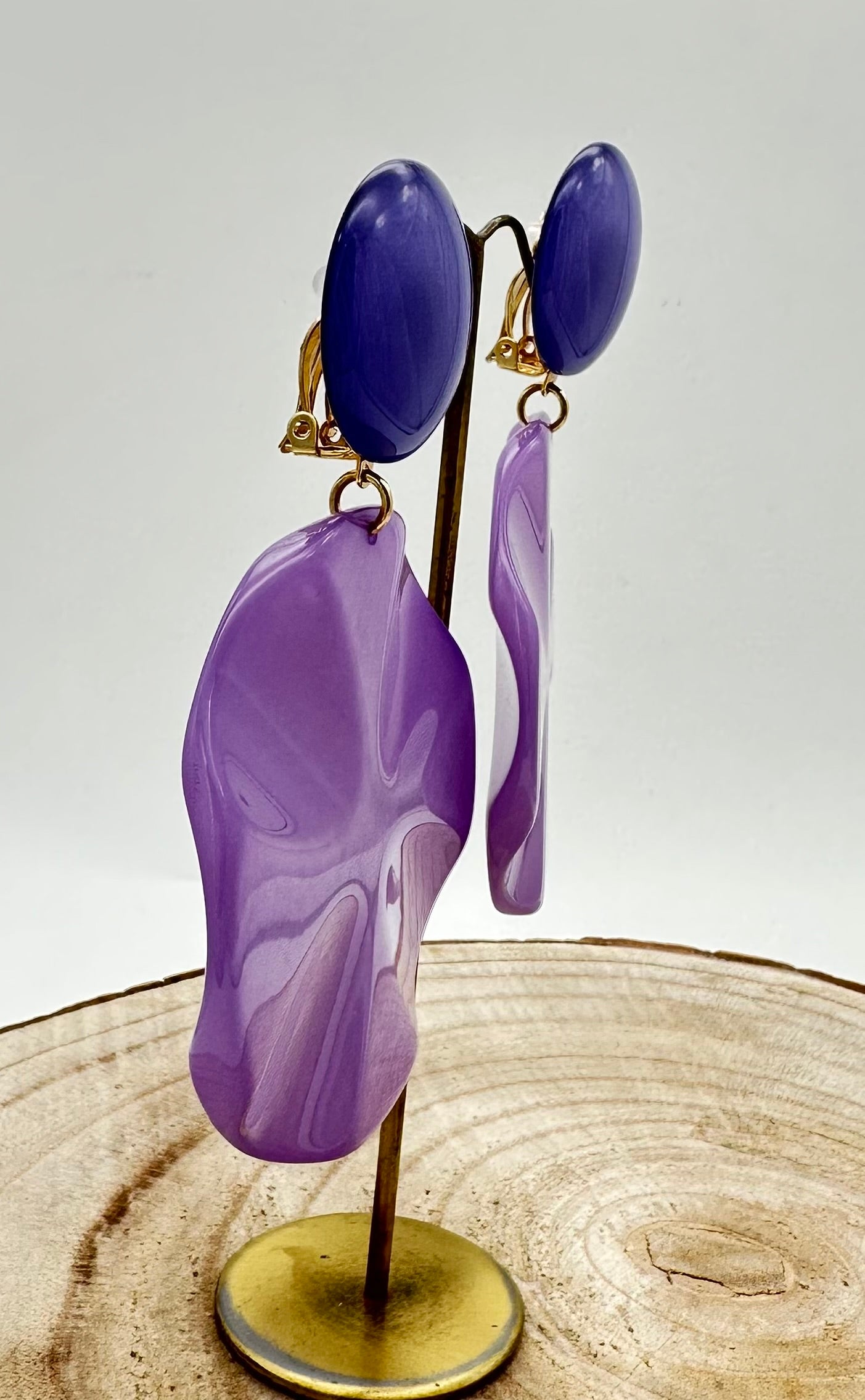 Boucles d'oreilles Vénus M en résine végétale; Francine BRAMLI