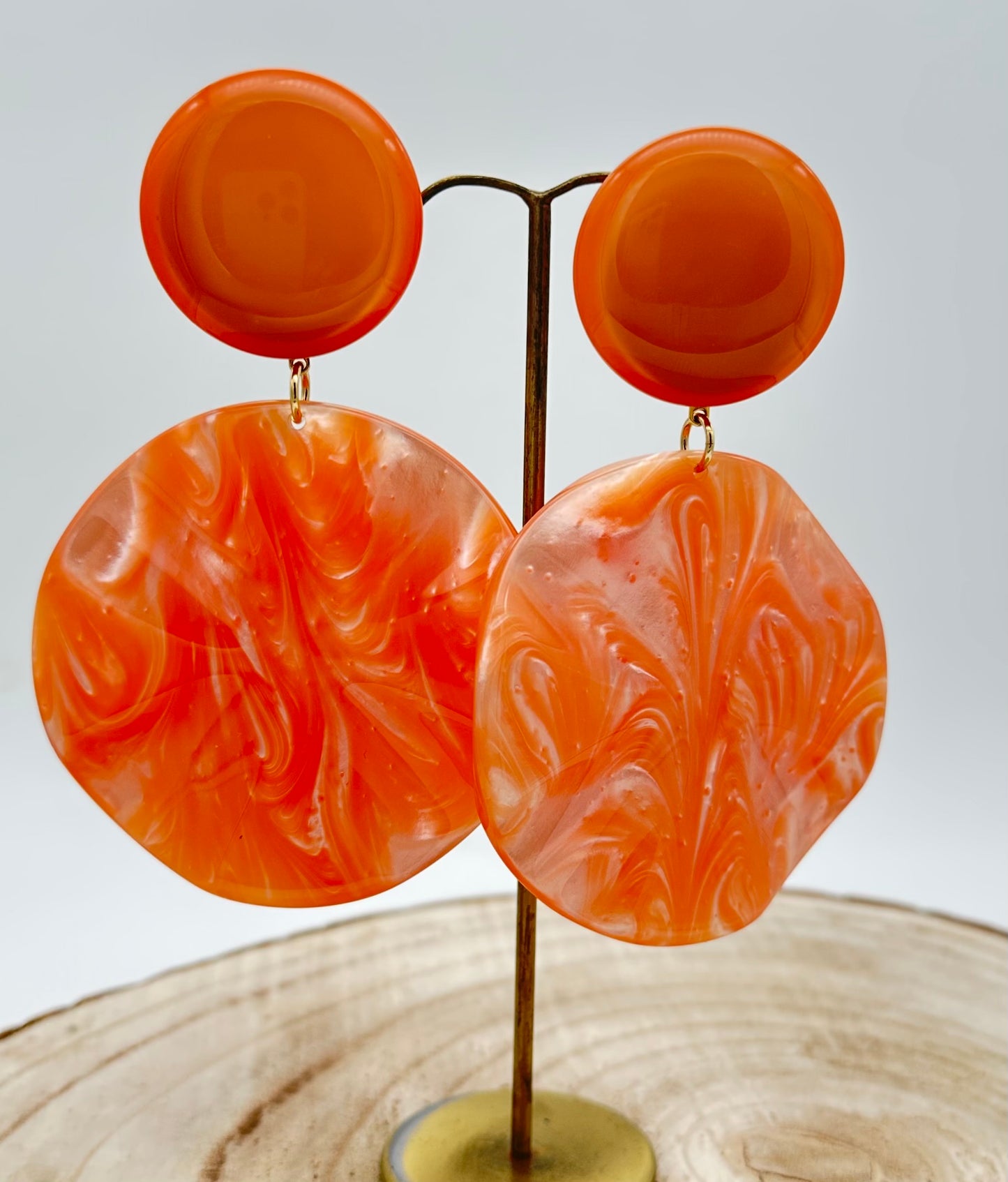 Boucles d'oreilles Vénus M en résine végétale; Francine BRAMLI