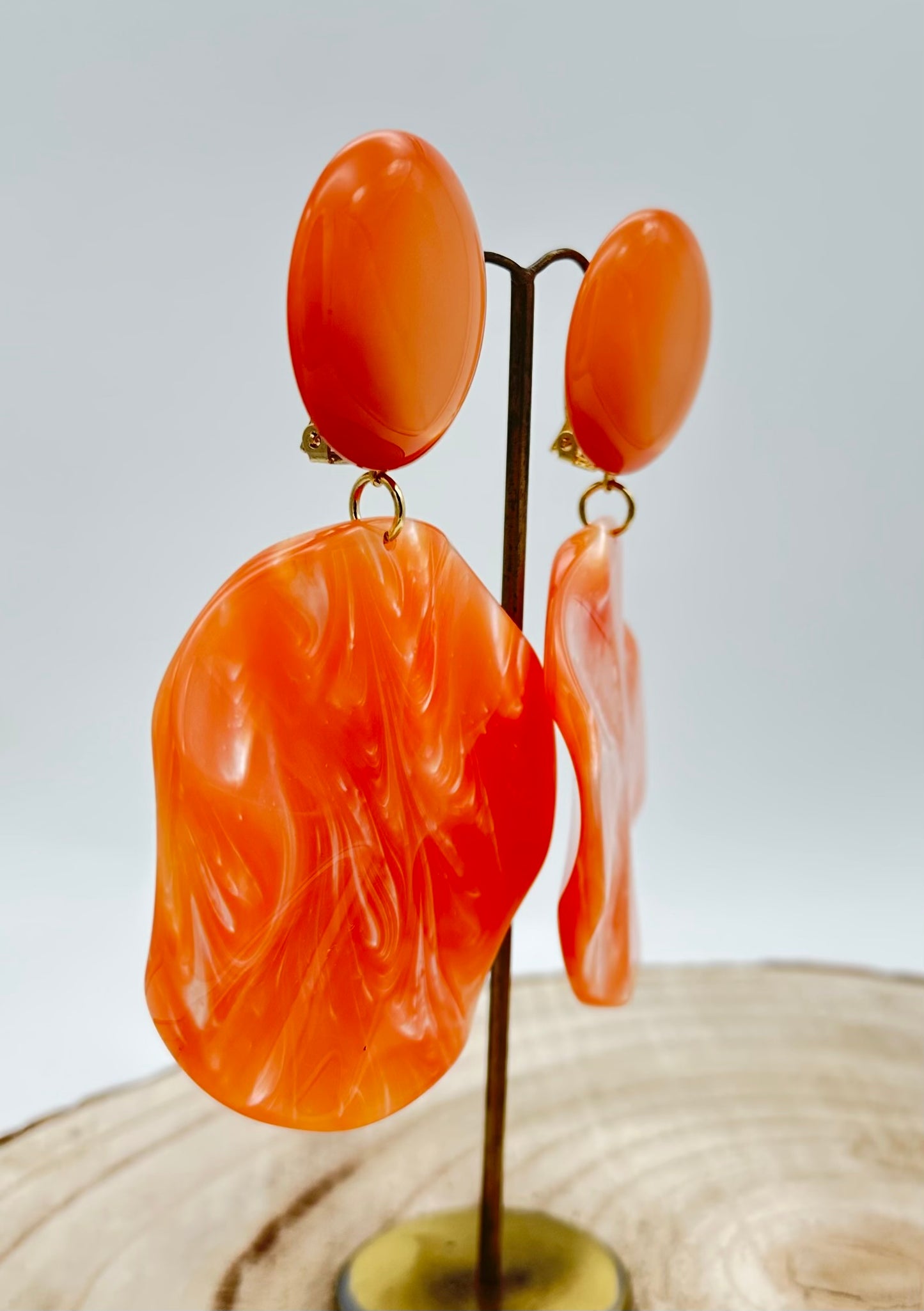 Boucles d'oreilles Vénus M en résine végétale; Francine BRAMLI