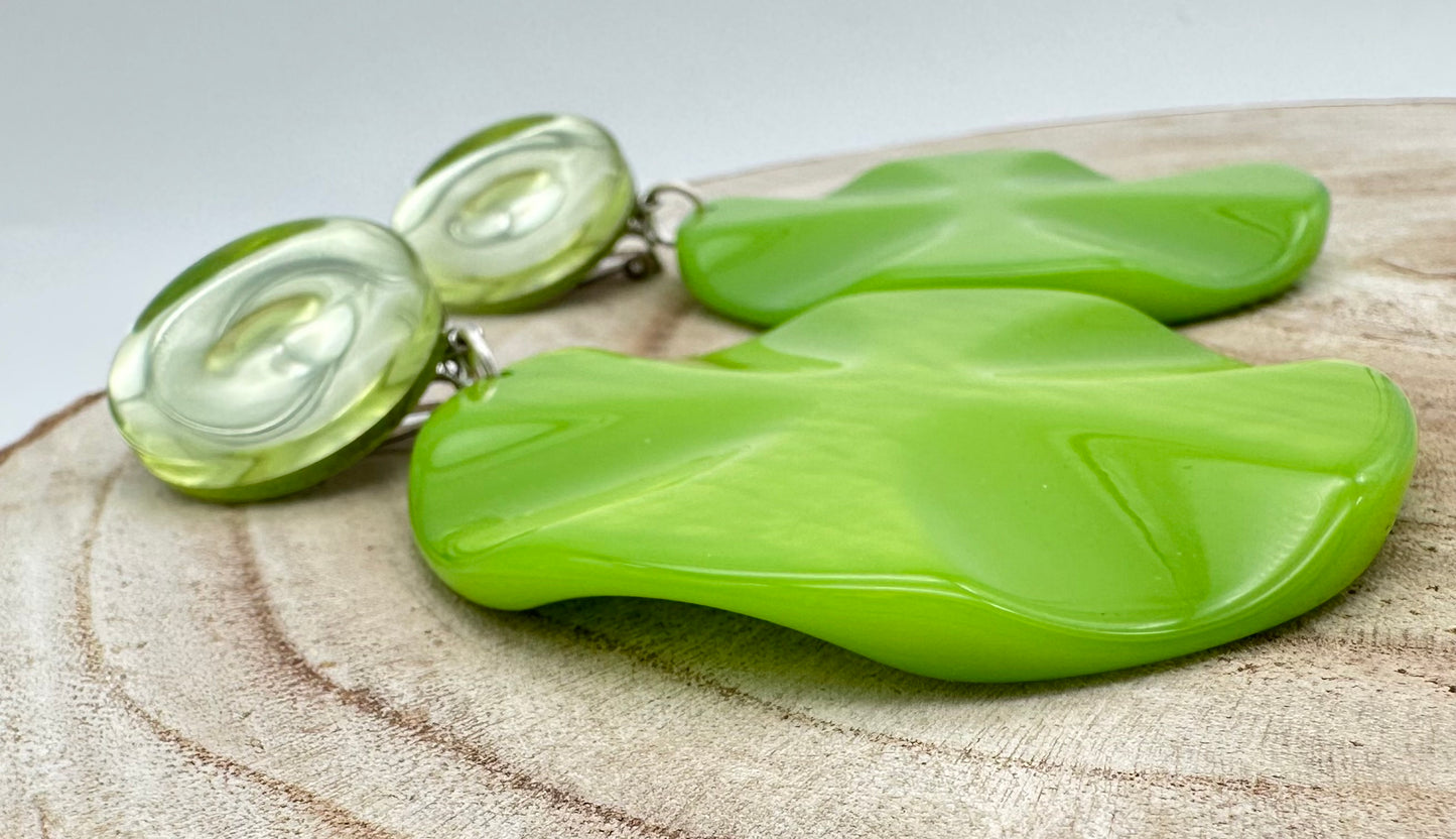 Boucles d'oreilles Vénus M en résine végétale; Francine BRAMLI
