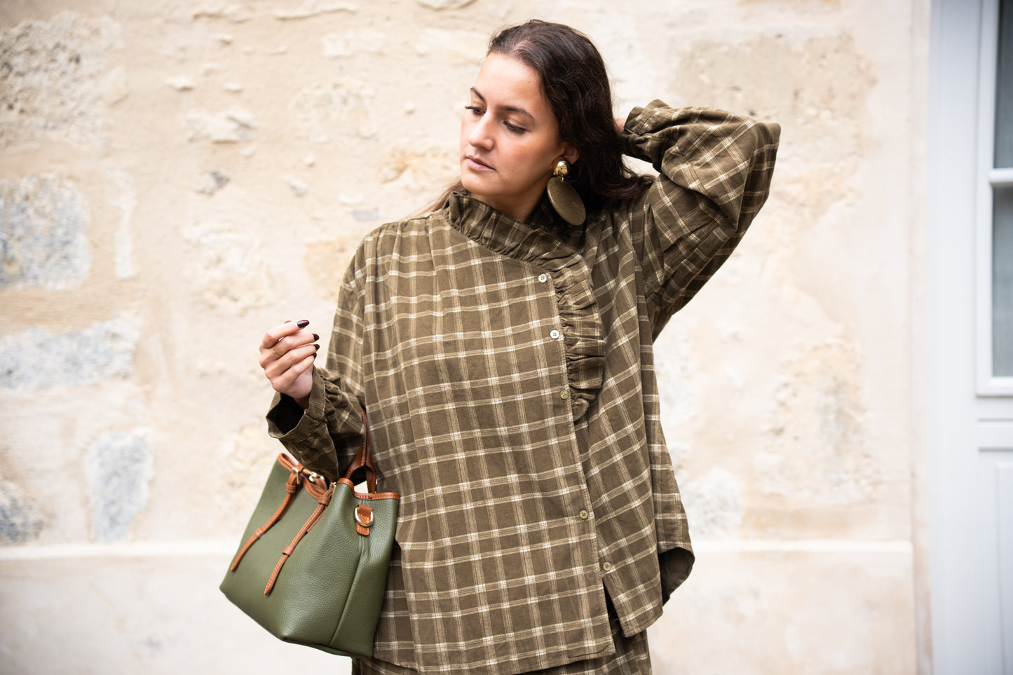 Chemise col volant olive