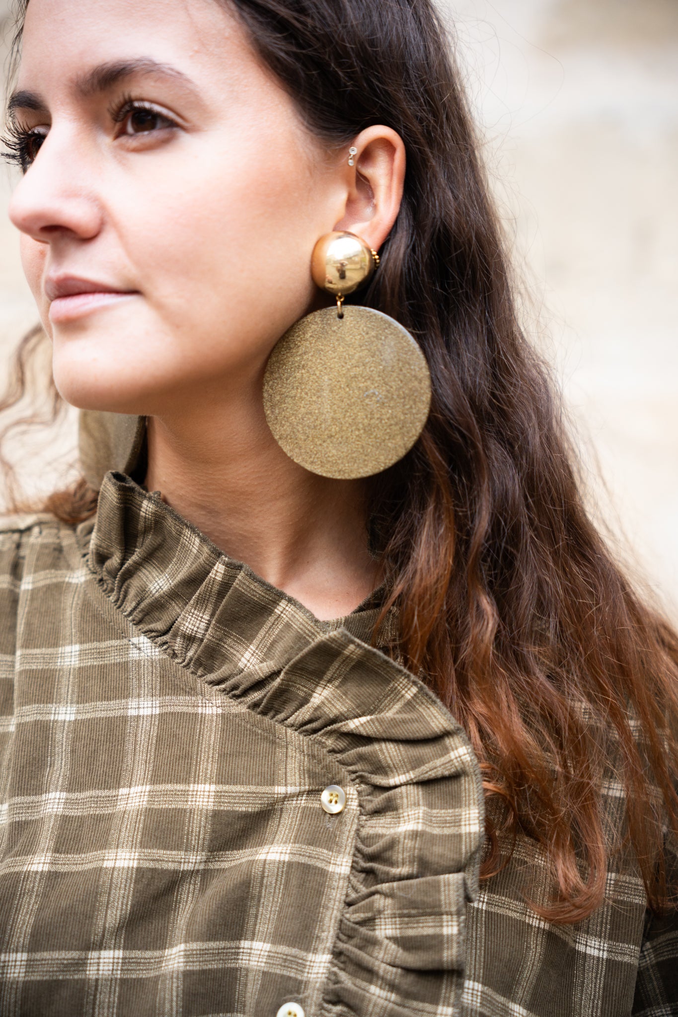 Chemise col volant olive