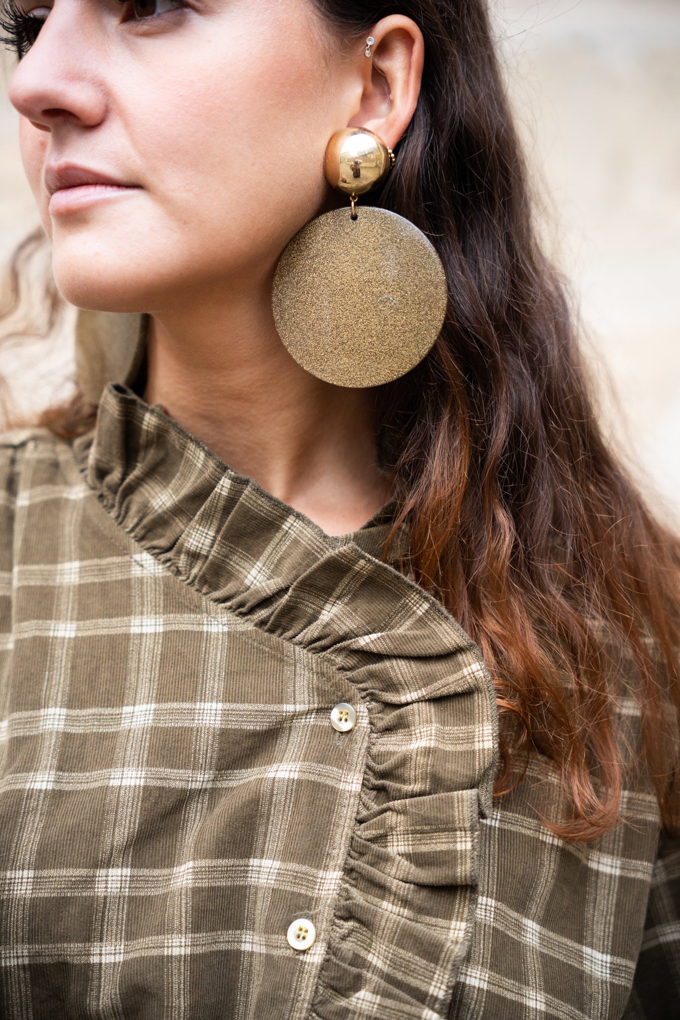 Chemise col volant olive